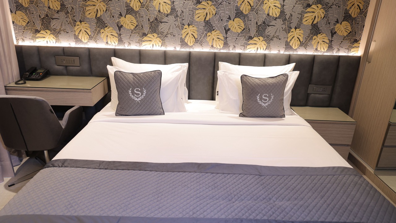 Photo of Bedroom in DLF Phase 3