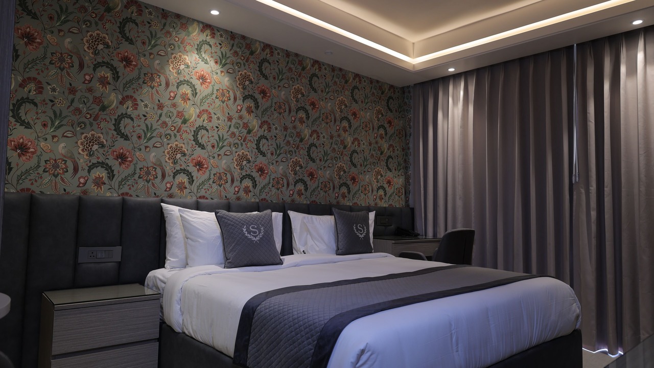 Photo of Bedroom in DLF Phase 3