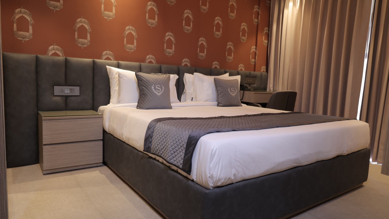 Photo of Bedroom in DLF Phase 3