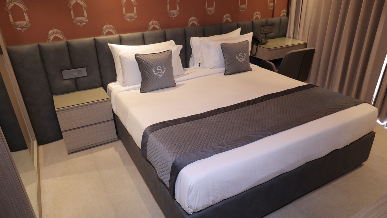 Photo of Bedroom in DLF Phase 3