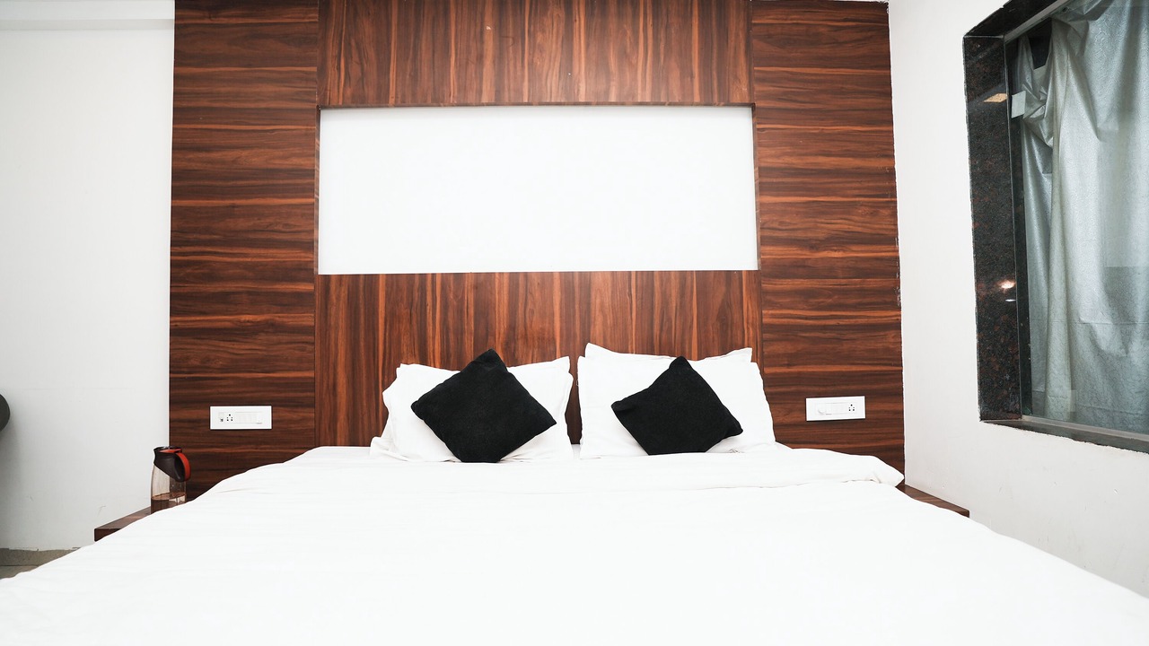 Photo of Bedroom in Mahabaleshwar