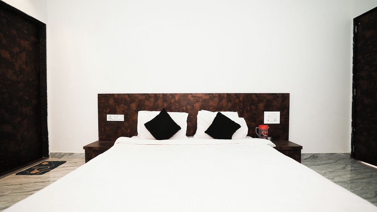 Photo of Bedroom in Mahabaleshwar