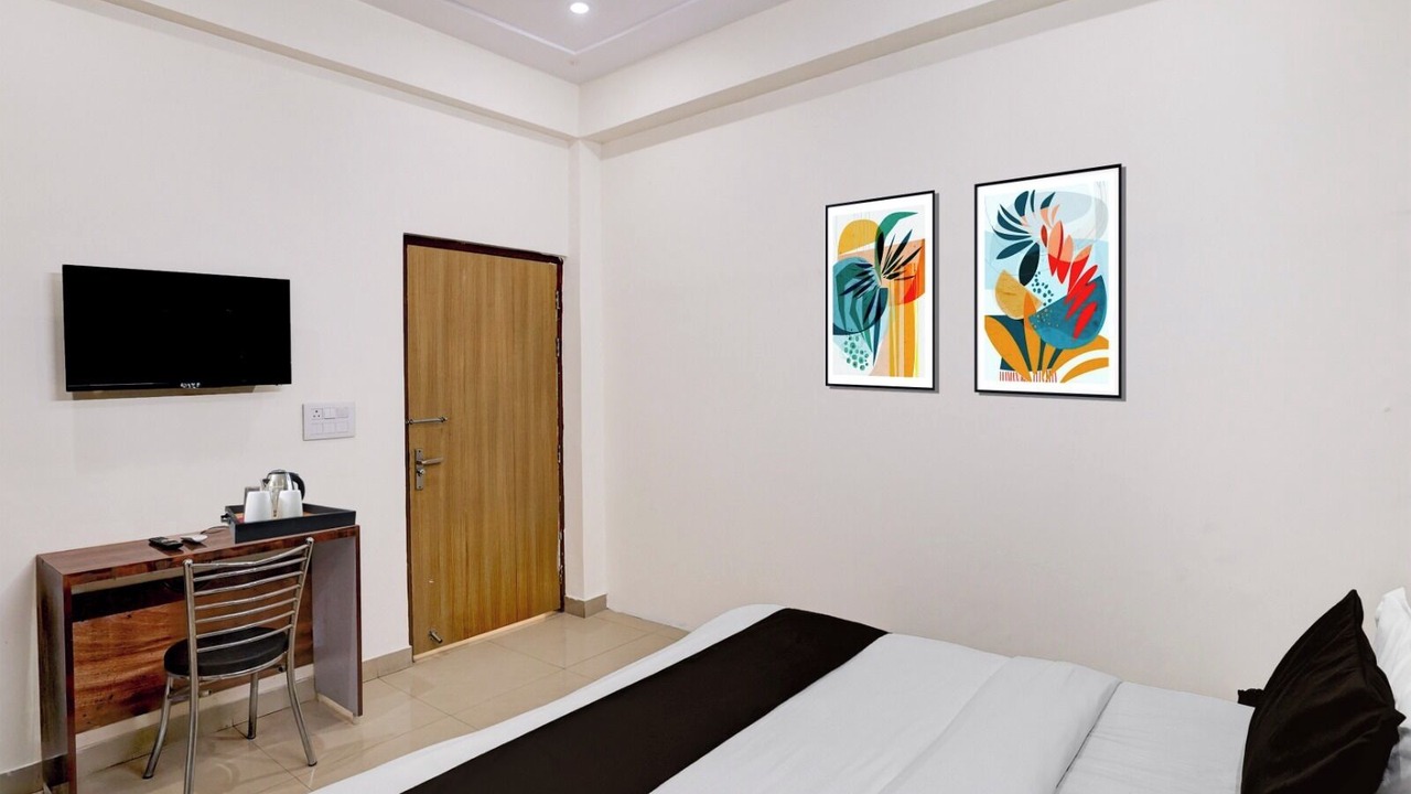 Photo of Bedroom in Sector 70
