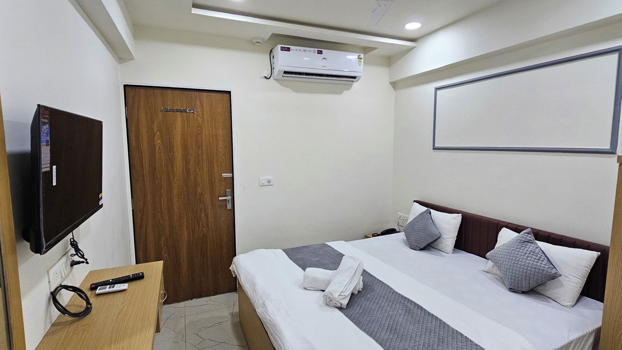 Photo of Bedroom in Mahemdavad