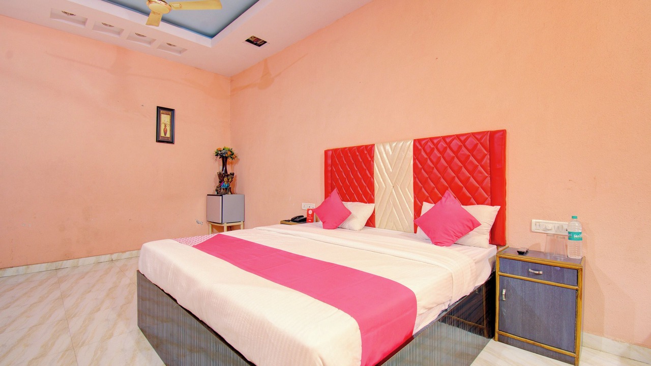Photo of Bedroom in Daulatabad