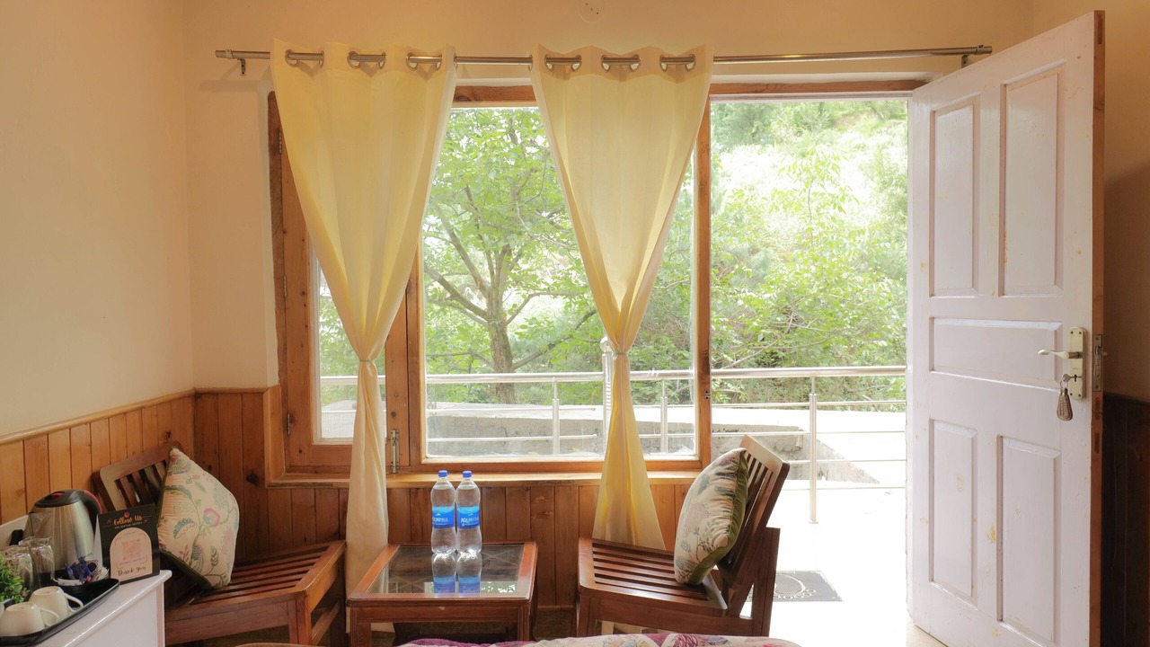 Photo of Bedroom in Jibhi