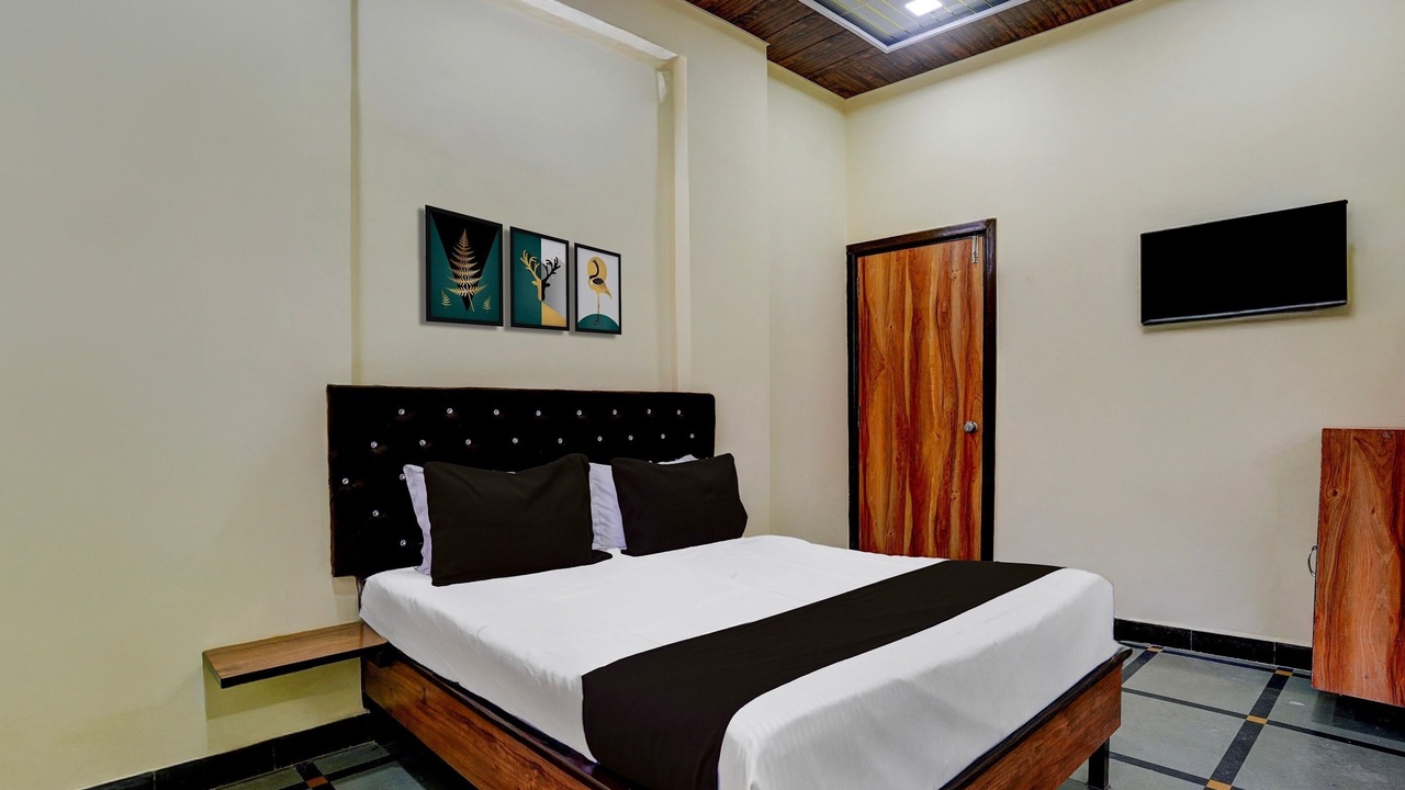 Photo of Bedroom in Amarnath