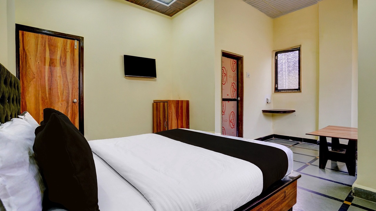 Photo of Bedroom in Amarnath