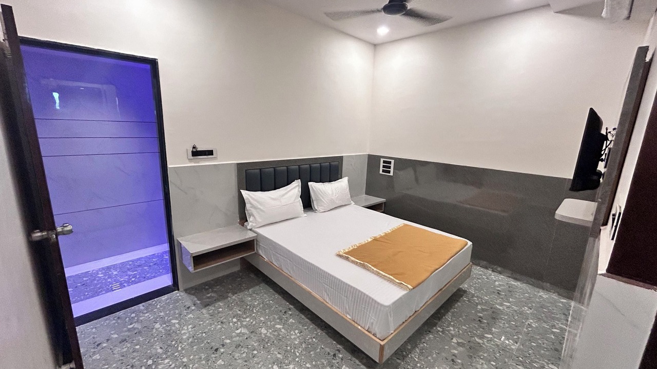 Photo of Bedroom in Surat District