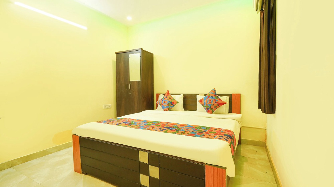 Photo of Bedroom in HBR Layout