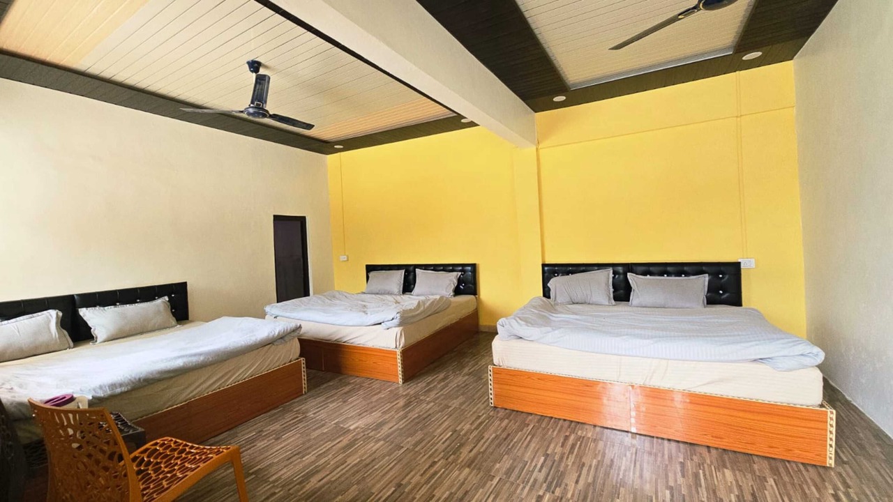 Photo of Bedroom in Nandaprayag