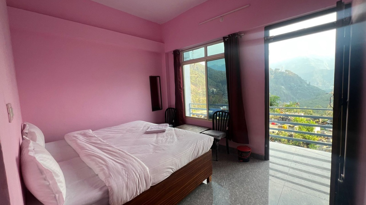 Photo of Bedroom in Karnaprayag