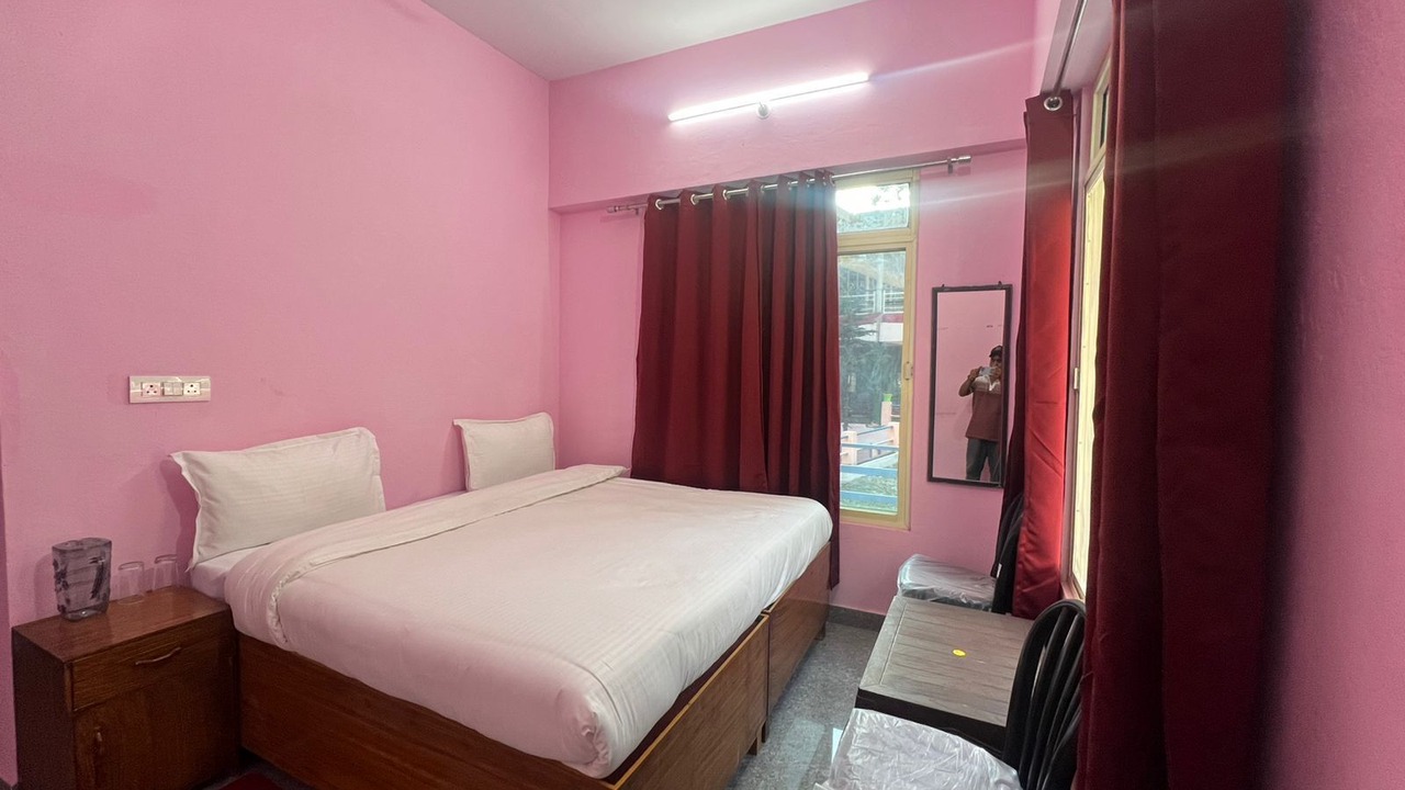 Photo of Bedroom in Karnaprayag