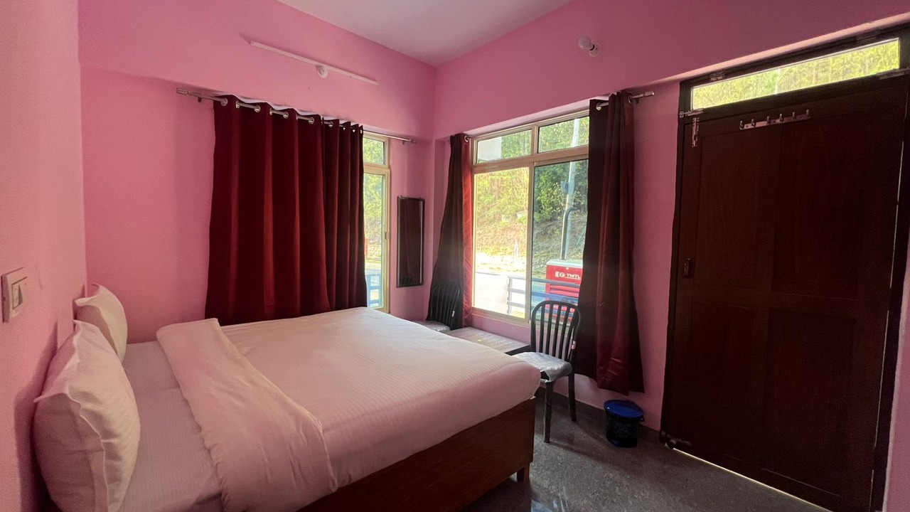 Photo of Bedroom in Karnaprayag