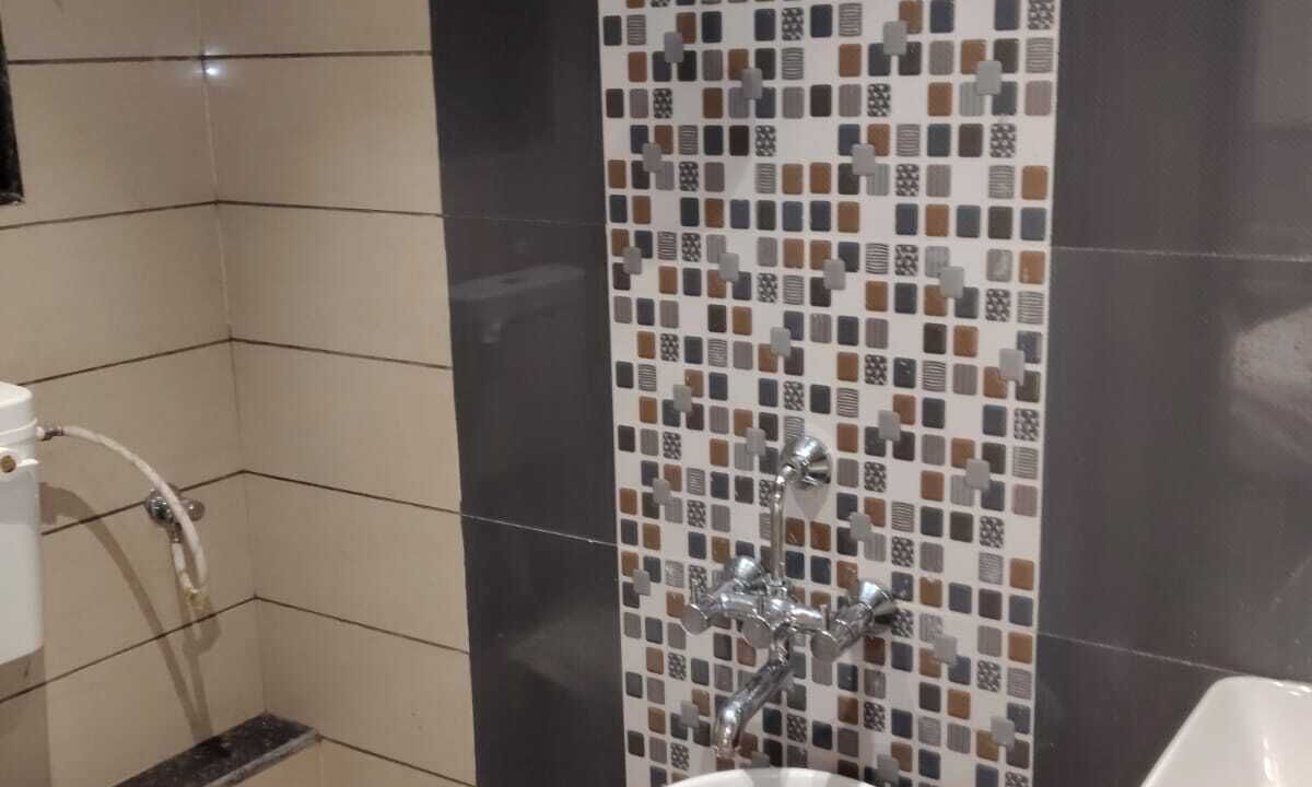 Photo of Bathroom in Mahabaleshwar