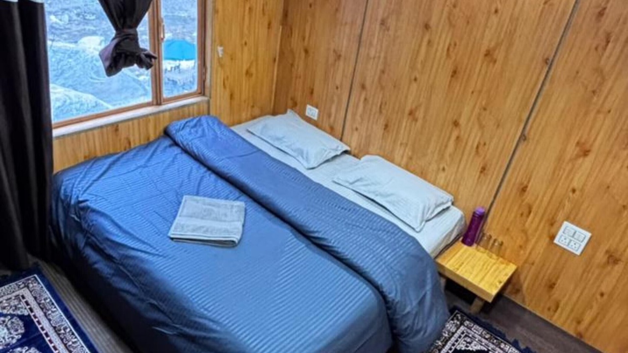 Photo of Bedroom in Jibhi