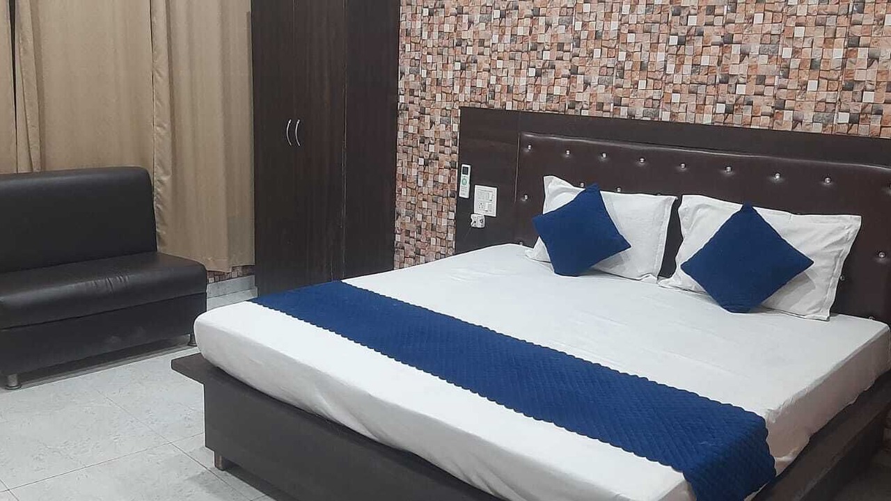 Photo of Bedroom in Dharampur