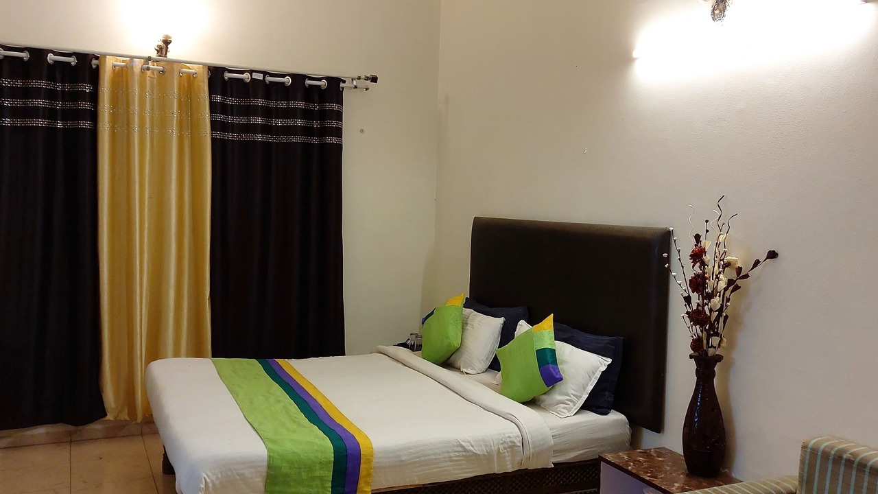 Photo of Bedroom in Mahabaleshwar