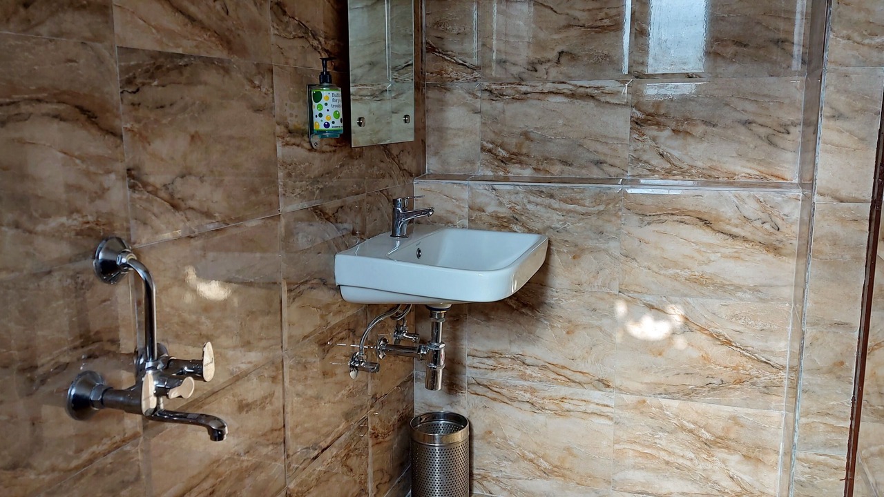 Photo of Bathroom in Mahabaleshwar