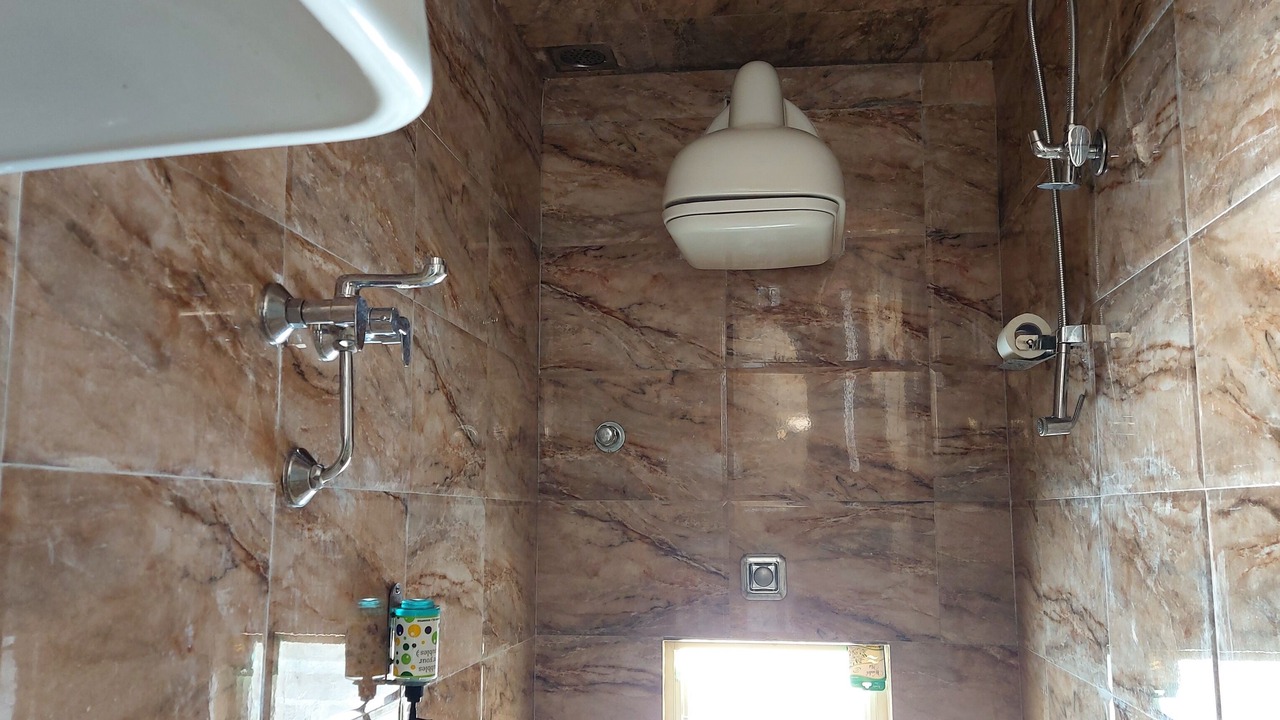 Photo of Bathroom in Mahabaleshwar