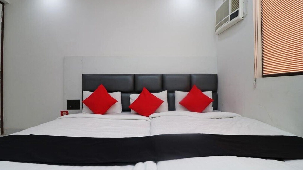 Photo of Bedroom in Taj Ganj