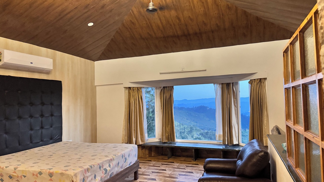 Photo of Bedroom in Lansdowne