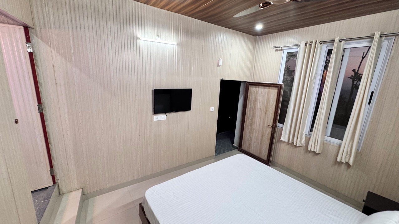 Photo of Bedroom in Lansdowne