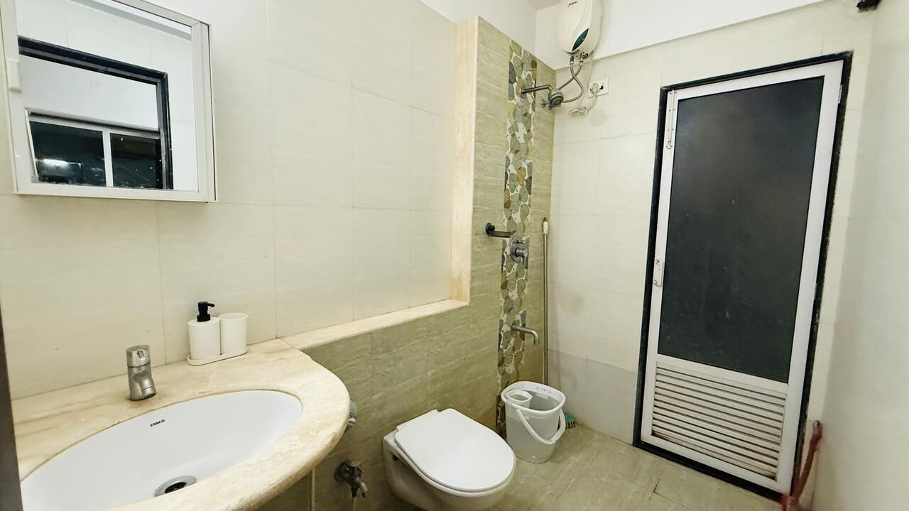 Photo of Bathroom in Parel
