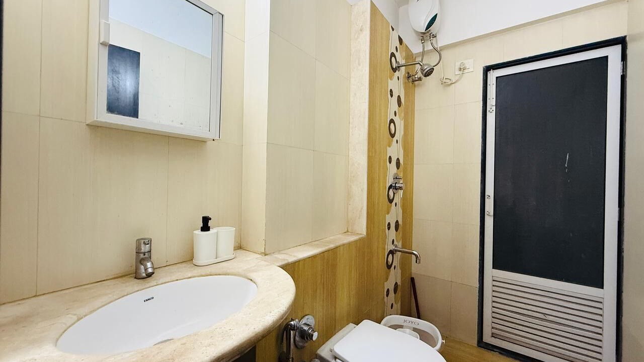 Photo of Bathroom in Parel