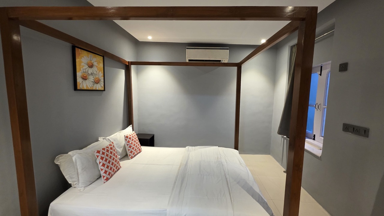 Photo of Bedroom in Malabar Hill