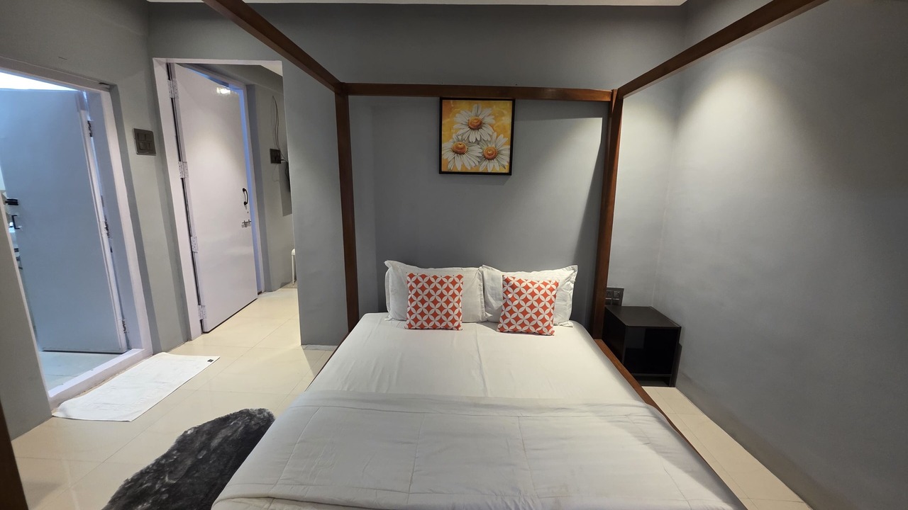 Photo of Bedroom in Malabar Hill