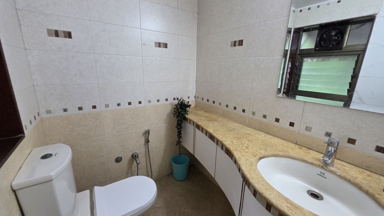 Photo of Bathroom in Malabar Hill