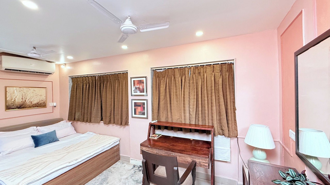 Photo of Bedroom in Versova
