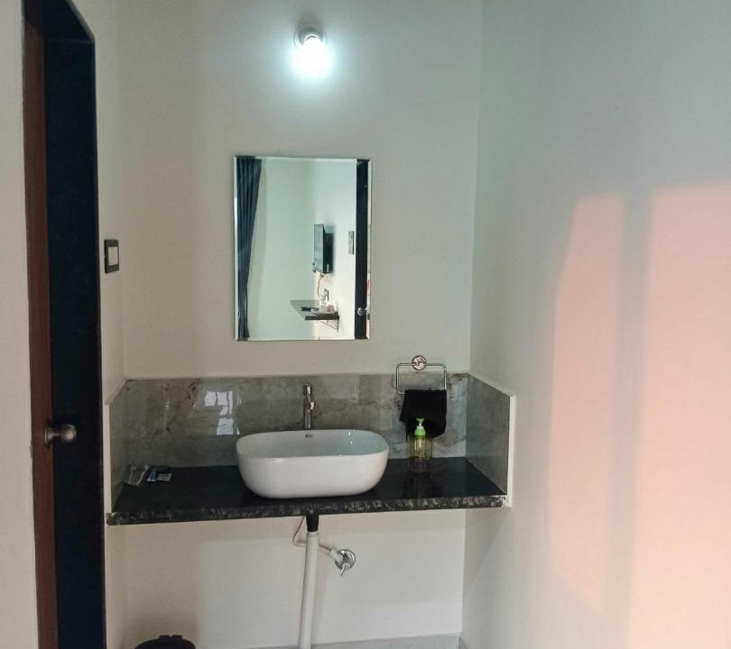Photo of Bathroom in Mahabaleshwar