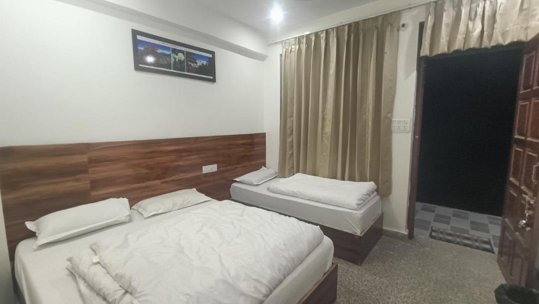 Photo of Bedroom in Ukhimath