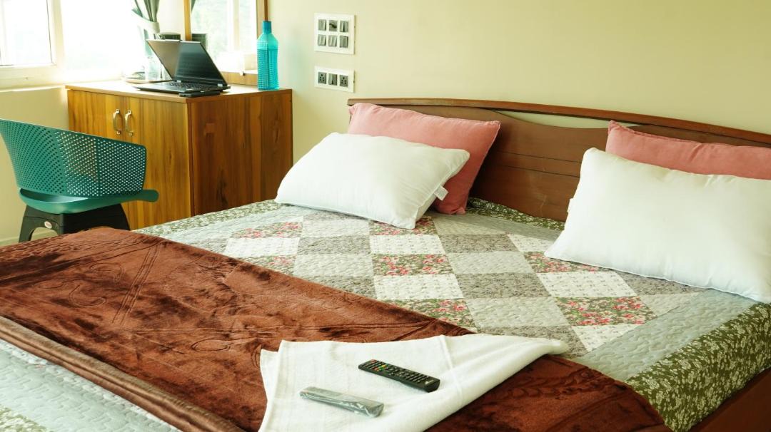 Photo of Bedroom in Valparai