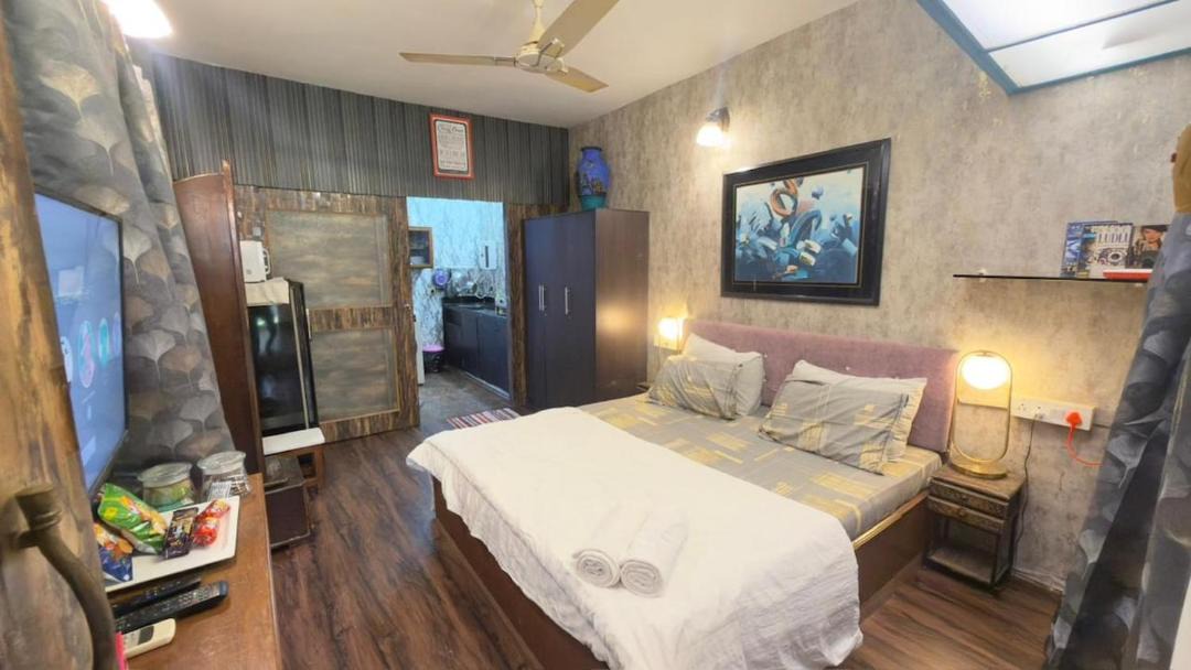 Photo of Bedroom in Pali Hill