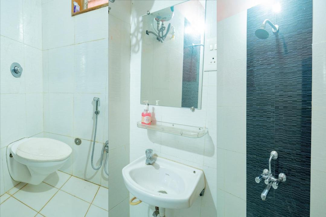 Photo of Bathroom in Mahabaleshwar