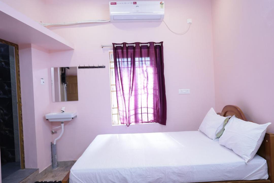 Photo of Bedroom in Tiruchendur