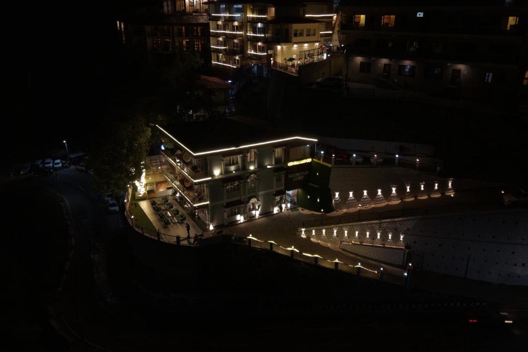 Photo of Others in The Mall Road