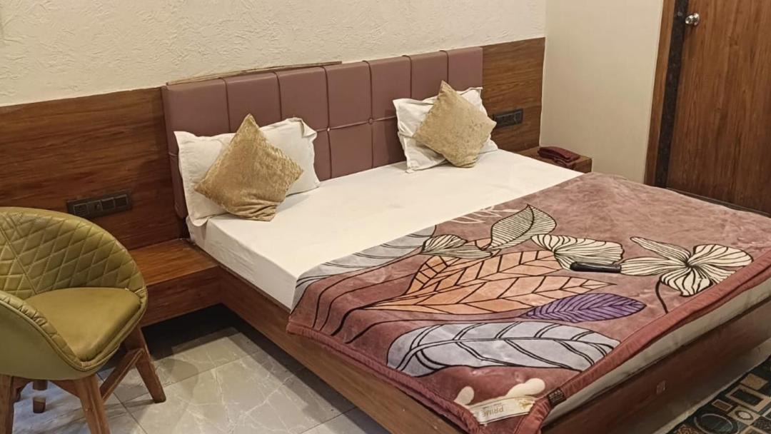 Photo of Bedroom in Pachmarhi
