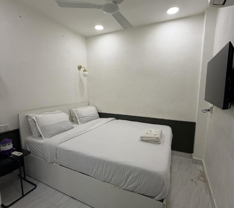 Photo of Bedroom in Pali Hill