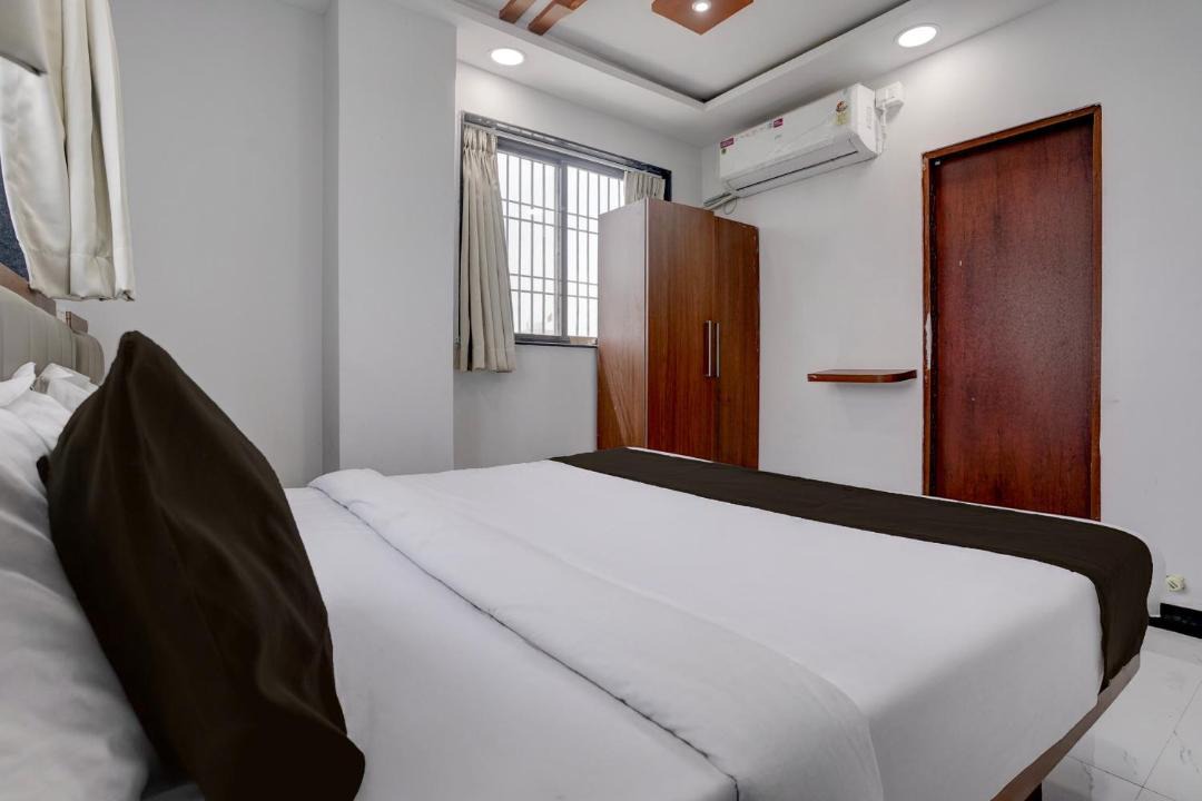 Photo of Bedroom in Daulatabad