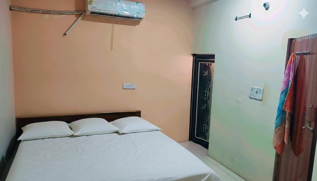 Photo of Bedroom in Khattalwada