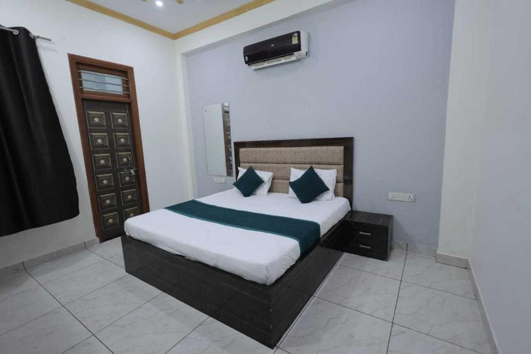 Photo of Bedroom in Etmadpur