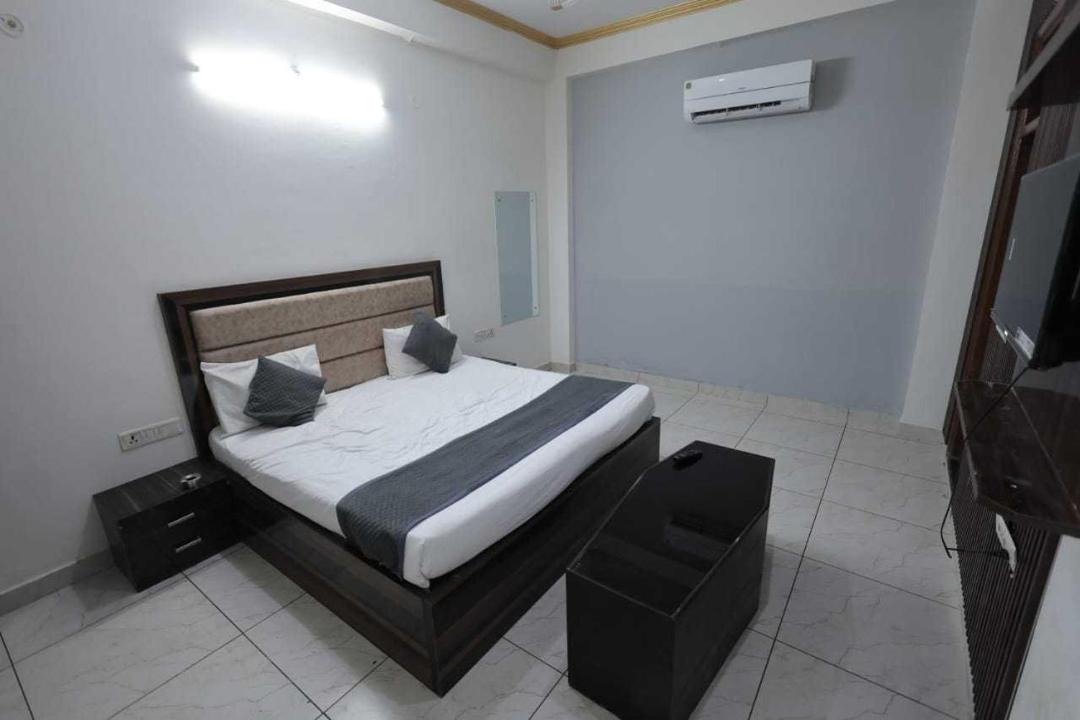 Photo of Bedroom in Etmadpur