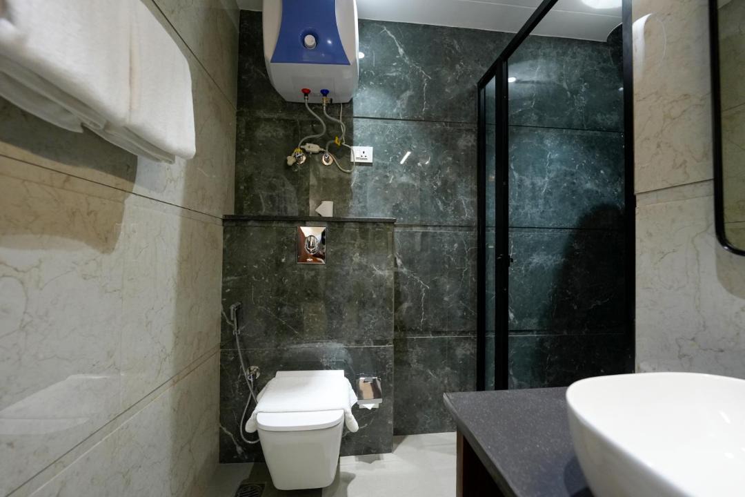 Photo of Bathroom in DLF Phase 3