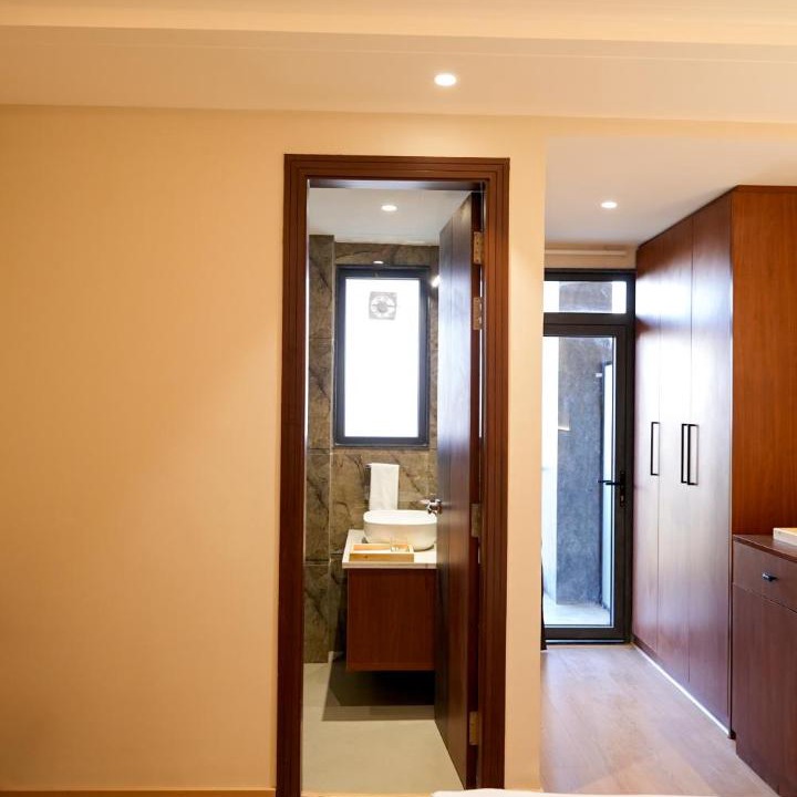 Photo of Others in DLF Phase 3
