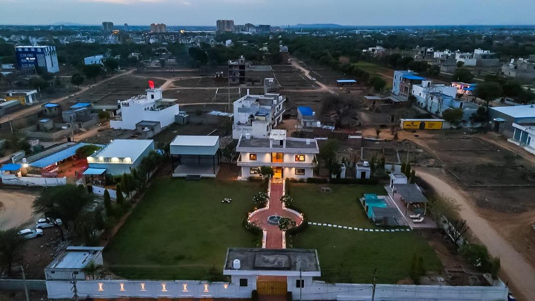 Photo of Buildings in Rajawas