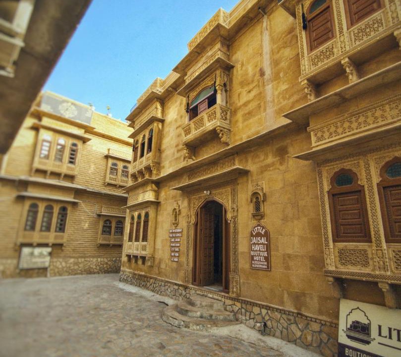 Photo of Buildings in Amar Sagar Pol